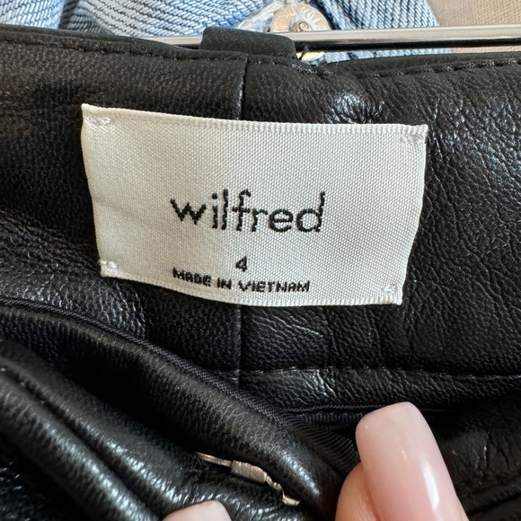 Aritzia - Wilfred high waited pleated leather pants with wide leg cut in size 4. - Picture 7 of 8